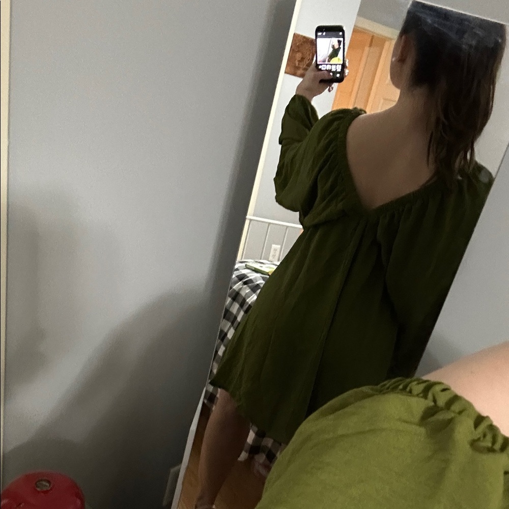 Fun Flowy Dress 🌱 - Picture 3 of 5
